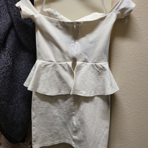 Off shoulder dress - Picture 2 of 3